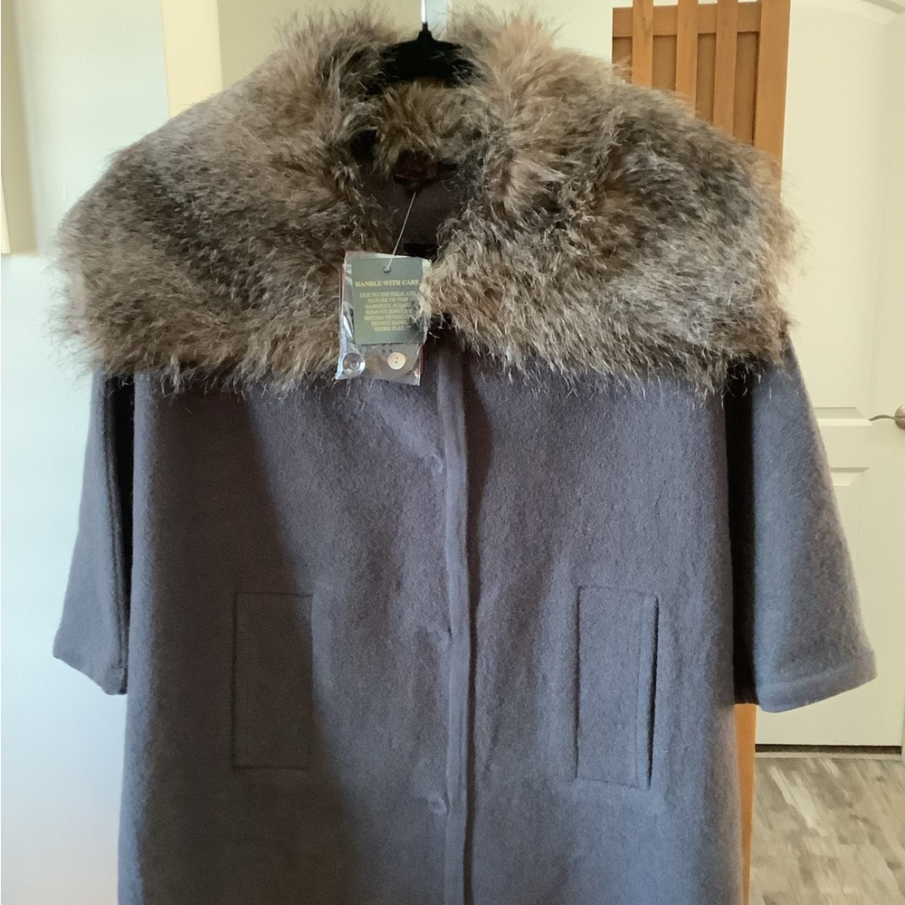 CLEARANCE Elegant Gray Cape with Faux Fur Collar